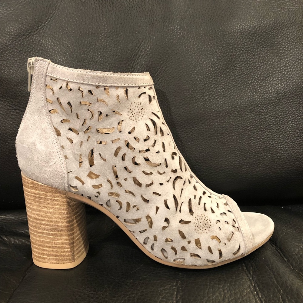 Anthropologie Morena Gabrielli floral shooties.